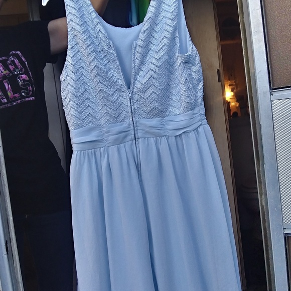 Im selling a girls dress - Picture 2 of 2
